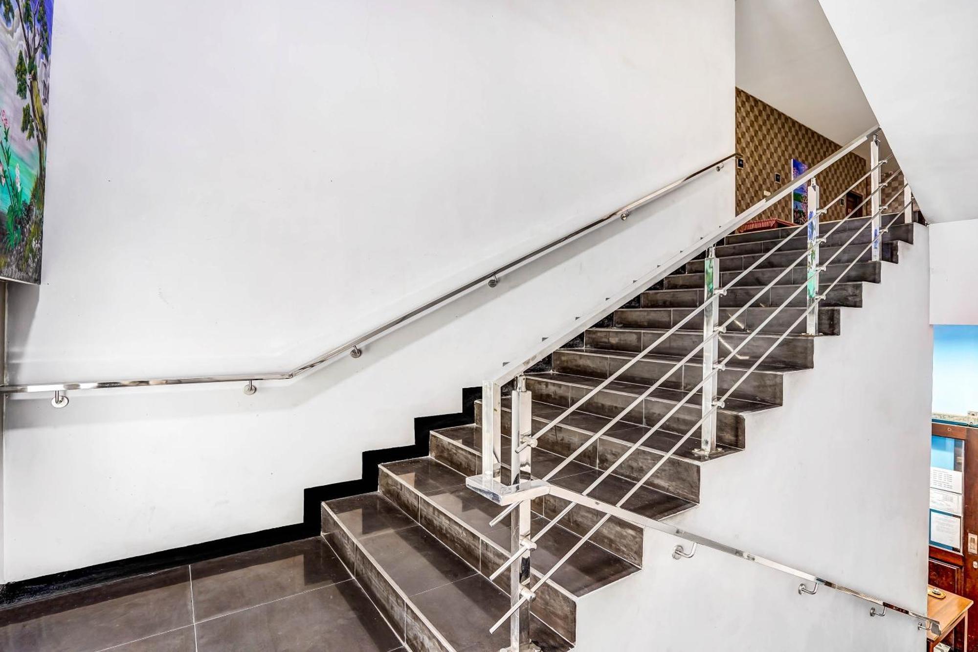 Oyo 90889 Dkb Residence سورابايا المظهر الخارجي الصورة