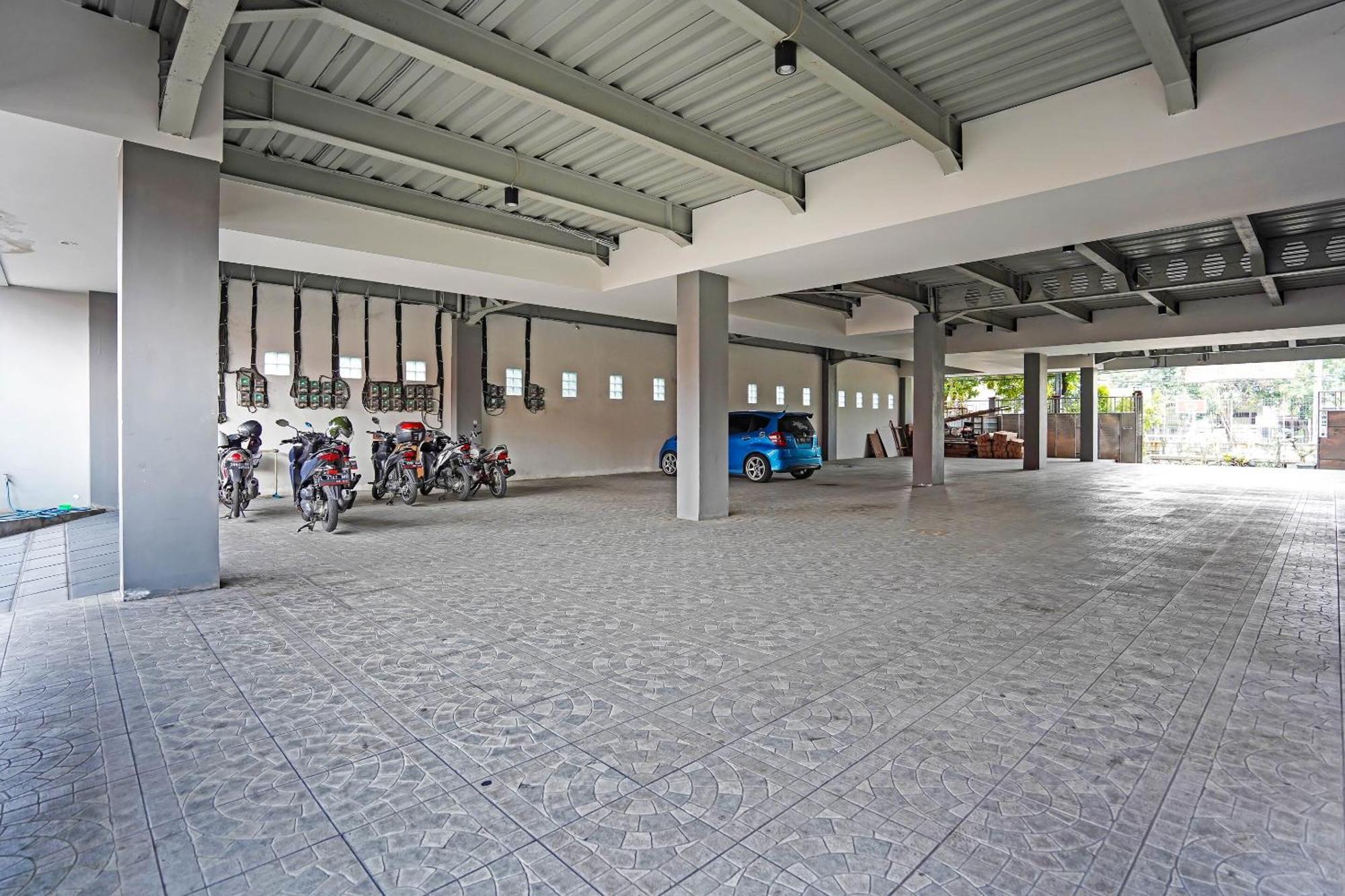 Oyo 90889 Dkb Residence سورابايا المظهر الخارجي الصورة