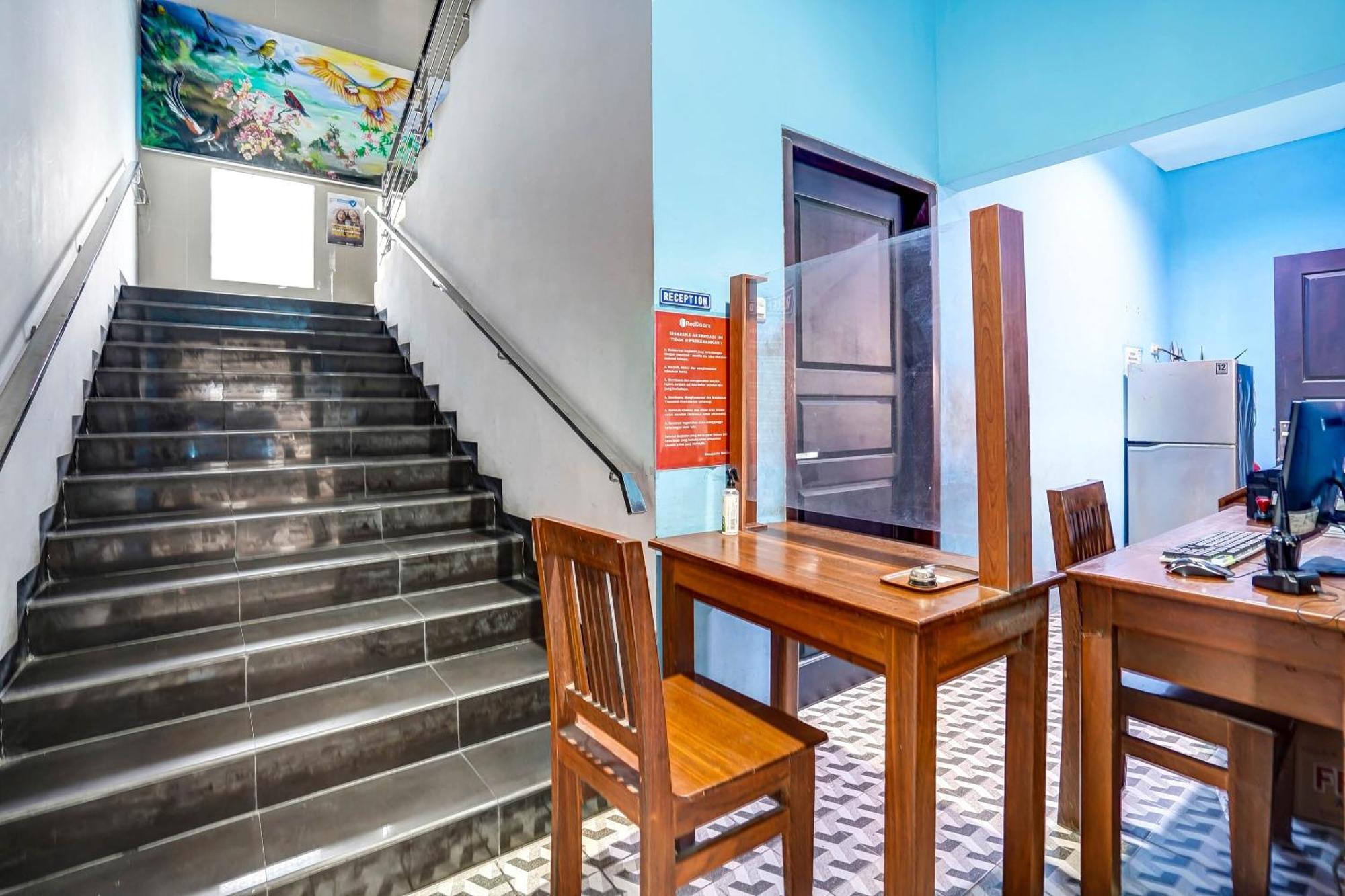 Oyo 90889 Dkb Residence سورابايا المظهر الخارجي الصورة