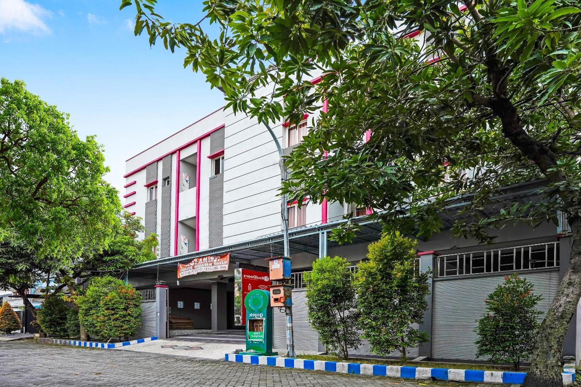 Oyo 90889 Dkb Residence سورابايا المظهر الخارجي الصورة